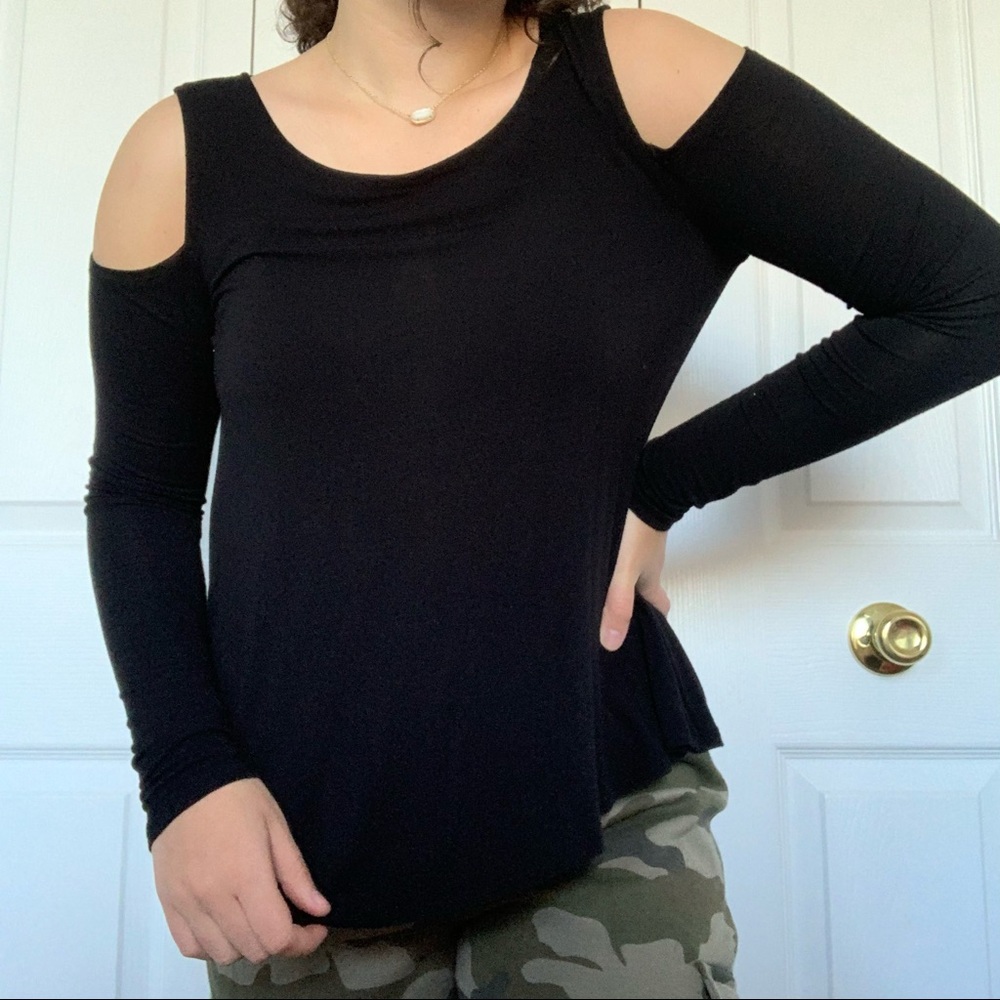 Black Off-the-Shoulder Long Sleeve Garage